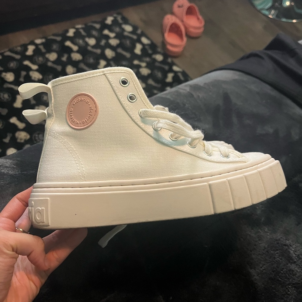 Brand new converse Plat form shoes; only wore twice.